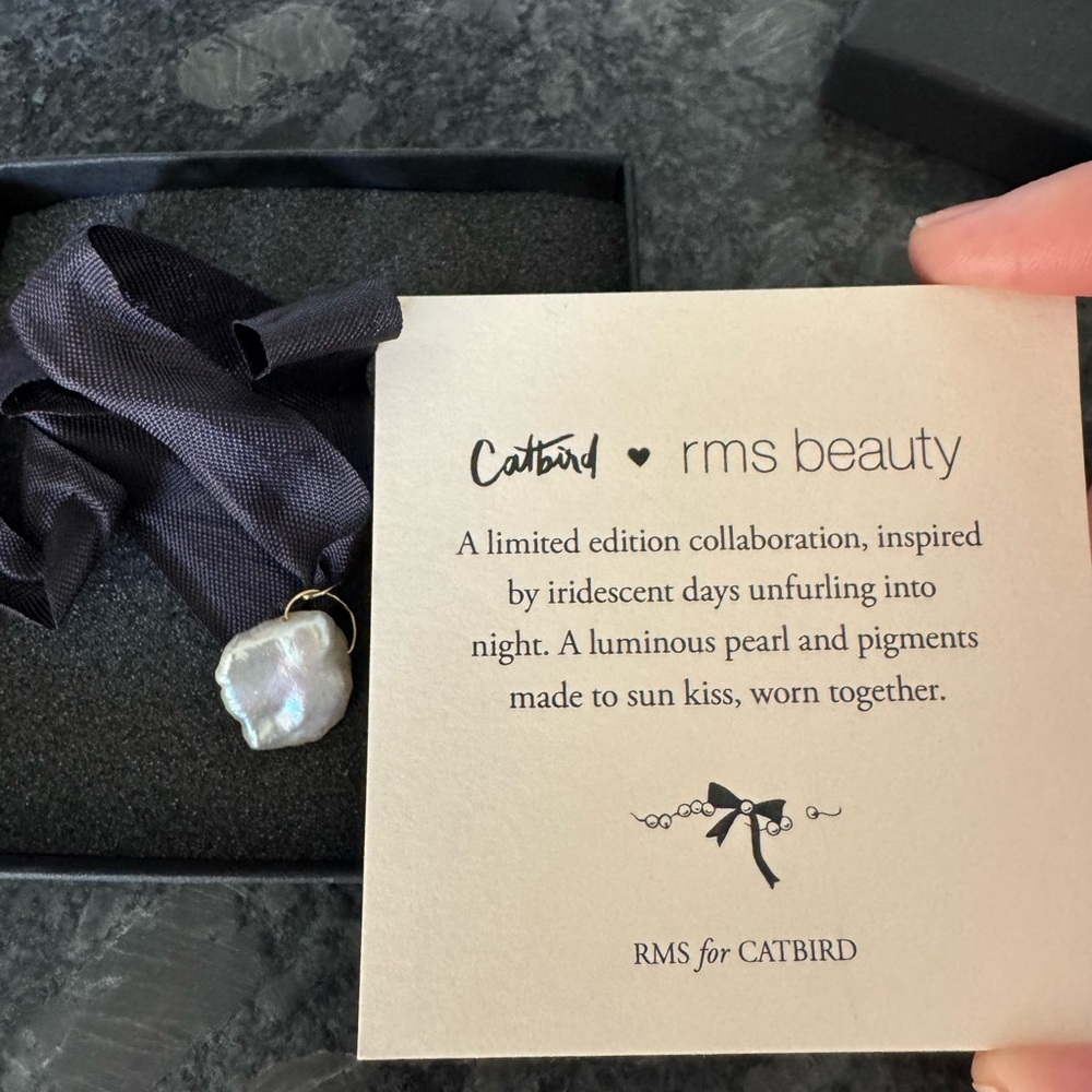 Catbird x RMS iridescent keshi pearl charm in black silk ribbon - Picture 2 of 6